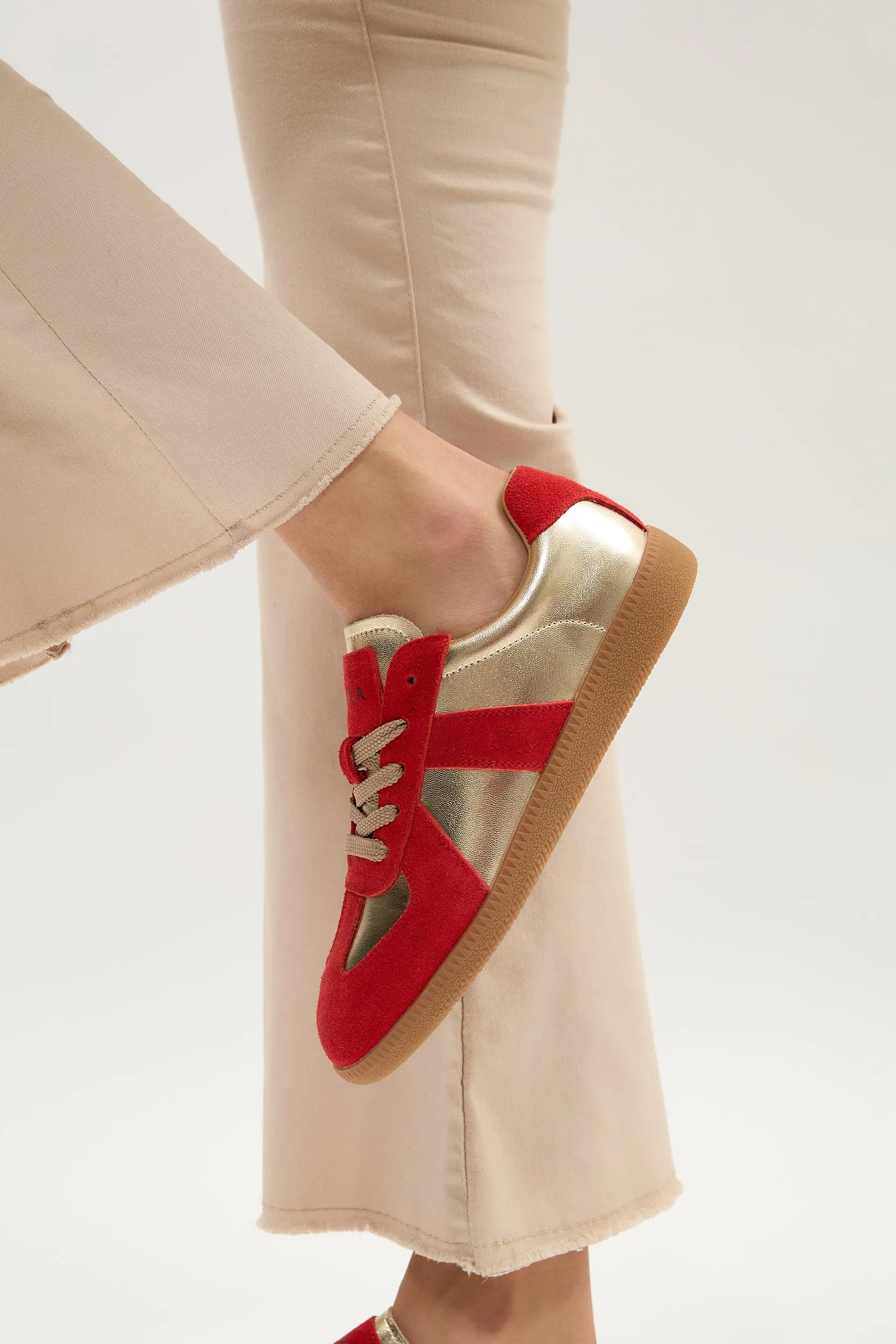 Delta Red