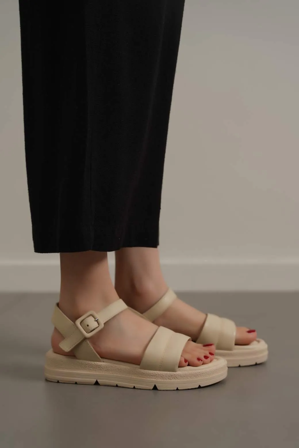 MEMORY FOAM LEATHER SANDALS