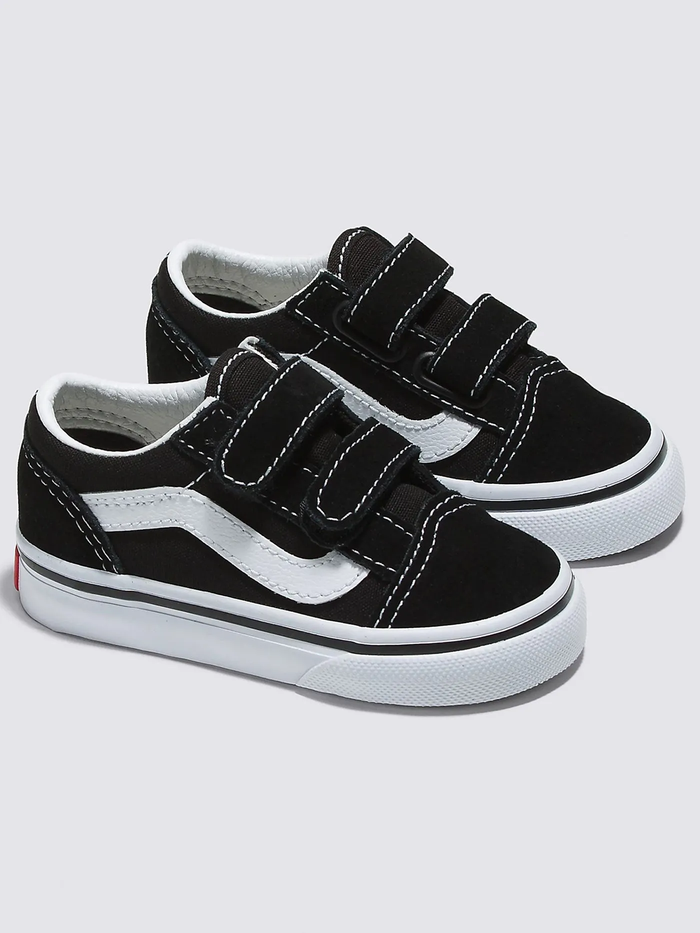 Old Skool V Black Shoes (Little Kids)