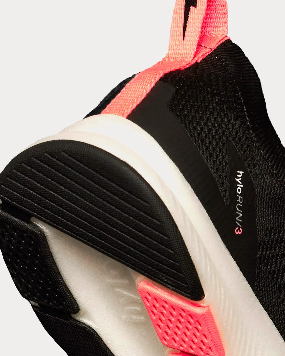 Run Black / Coral Running Shoes